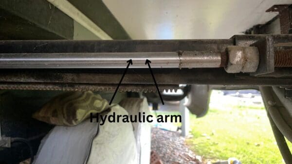 Hydraulic rack and pinion rv slide system