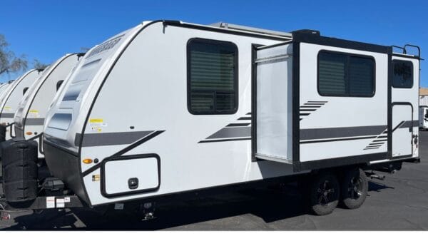 Travel trailer RV